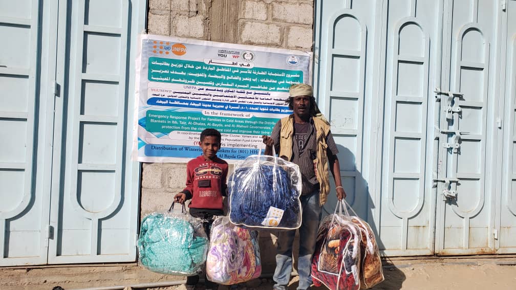 دفء يصل حيث تشتد الحاجة... دعم شتوي للأسر النازحة في مدينة البيضاء ❄️🧣