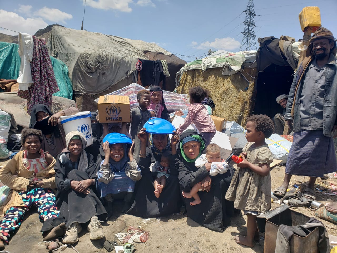 الاستجابة الطارئة للنازحين المتضررين من الحريق في مخيم الأزرقين – همدان، صنعاء 🔥