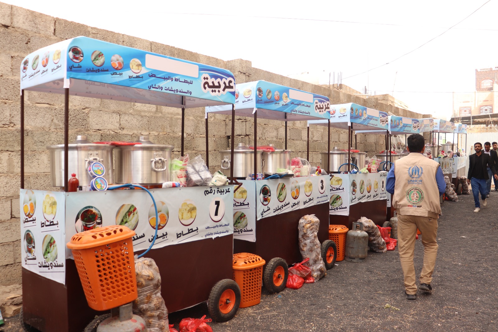 تدشين مشروع توزيع عربيات اليد اللحام وعربيات اعداد الوجبات السريعة في محافظة صنعاء