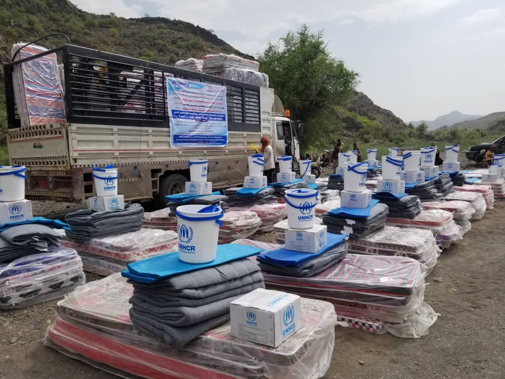 توزيع مواد غير غذائية لعدد 200 اسرة نازحة في مديرية بني مطر – محافظة صنعاء