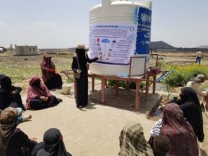 إقامة جلسات توعية للحد من مخاطر السيول والامطار الغزيرة في مخيمات النازحين في محافظة صنعاء