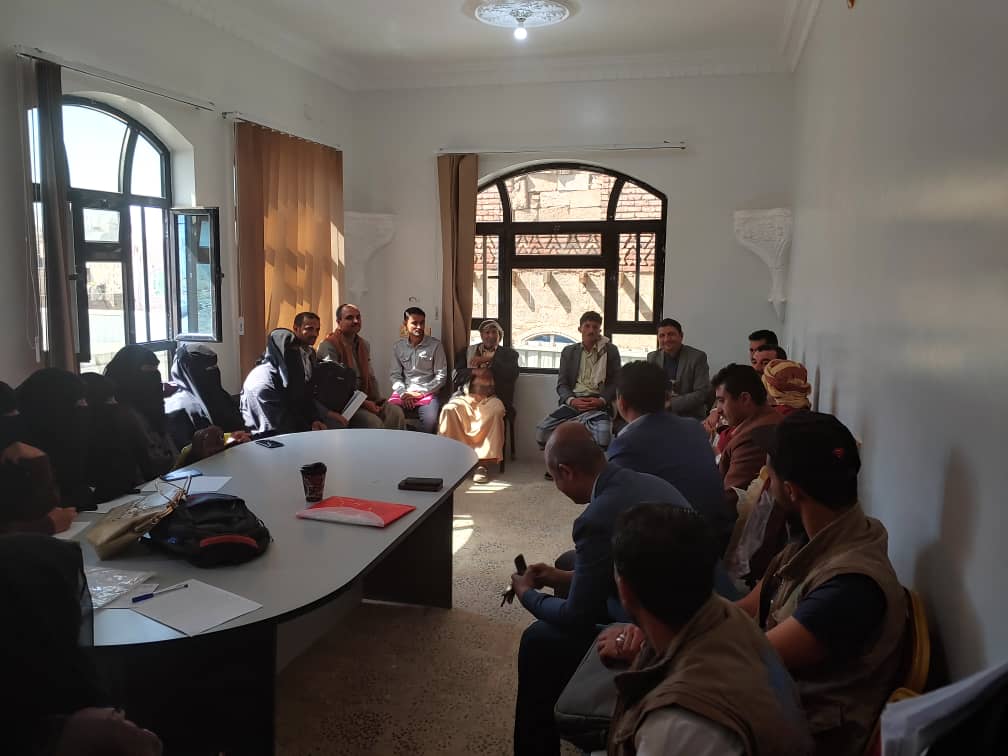 في سياق المشاركة المجتمعية والمسؤولية تجاه المجتمع المركز المجتمعي يعقد اجتماع مع مدير عام فرع الأمانة العامة SCMCHA بمحافظة صنعاء: