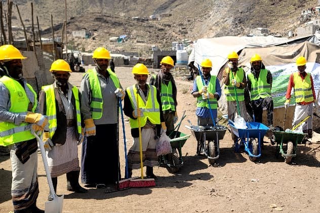 نحو بيئة أنظف وأكثر صحة في مخيم الأزرقين للنازحين – صنعاء 🌿