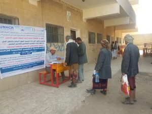 توزيع بطانيات وفرش وسطول لعدد 44 اسرة نازحة في مديرية سنحان