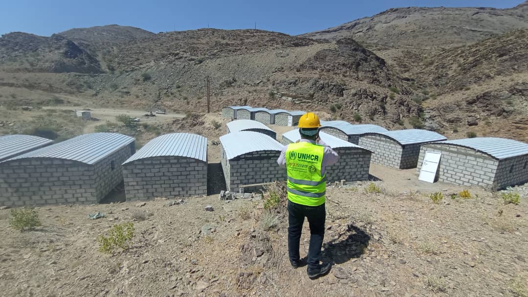 زيارة ميدانية للاطلاع على تنفيذ المأوى الانتقالي في مخيمات النازحين بمديرية رحبة