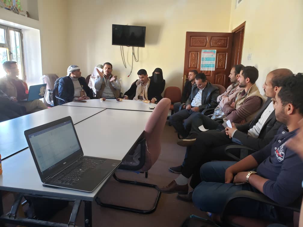 الاجتماع مع العاملين في المركز المجتمعي الخاص بالنقابة العامة